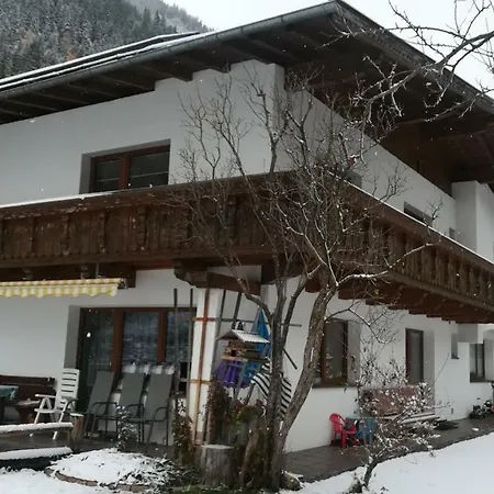 Haus Huter アパート カウナータール
